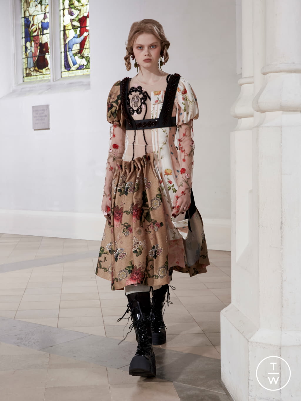 Fashion Week London Fall/Winter 2021 look 18 from the Simone Rocha collection 女装