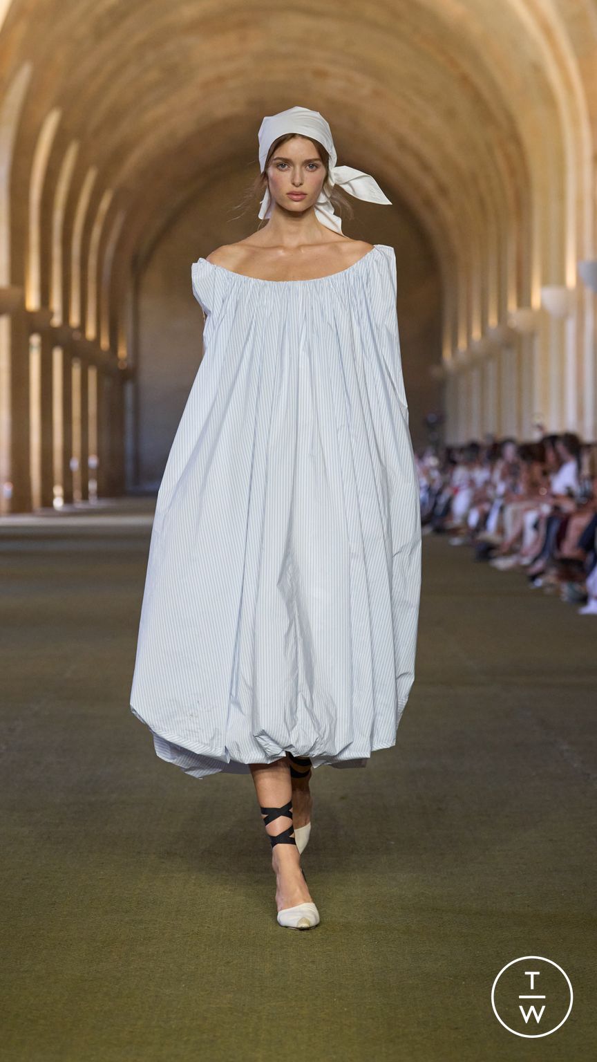 Fashion Week Paris Spring/Summer 2026 look 18 from the Jacquemus collection menswear