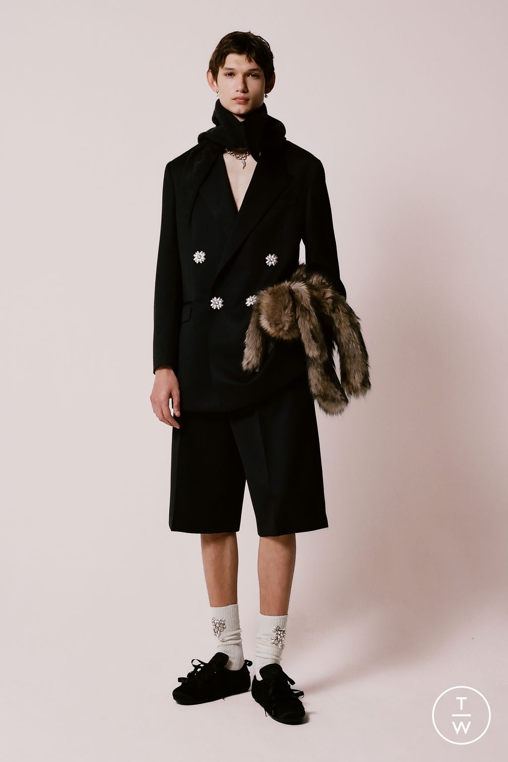 Fashion Week London Fall/Winter 2025 look 18 from the Simone Rocha collection menswear