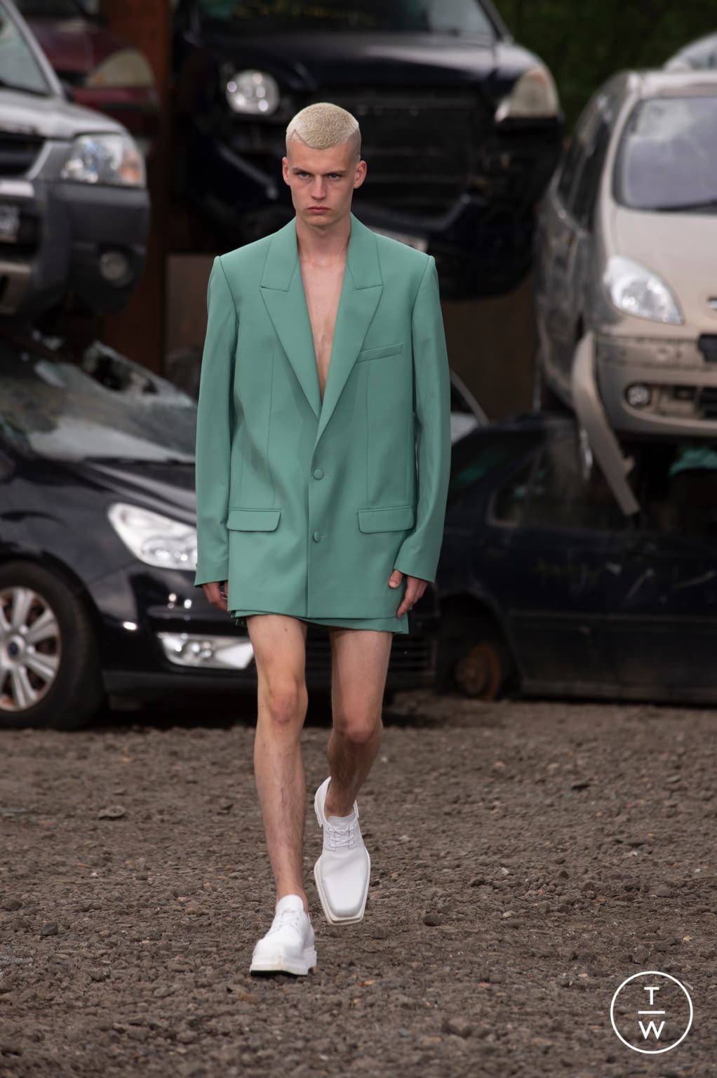 Fashion Week London Spring/Summer 2022 look 18 de la collection Jordanluca menswear