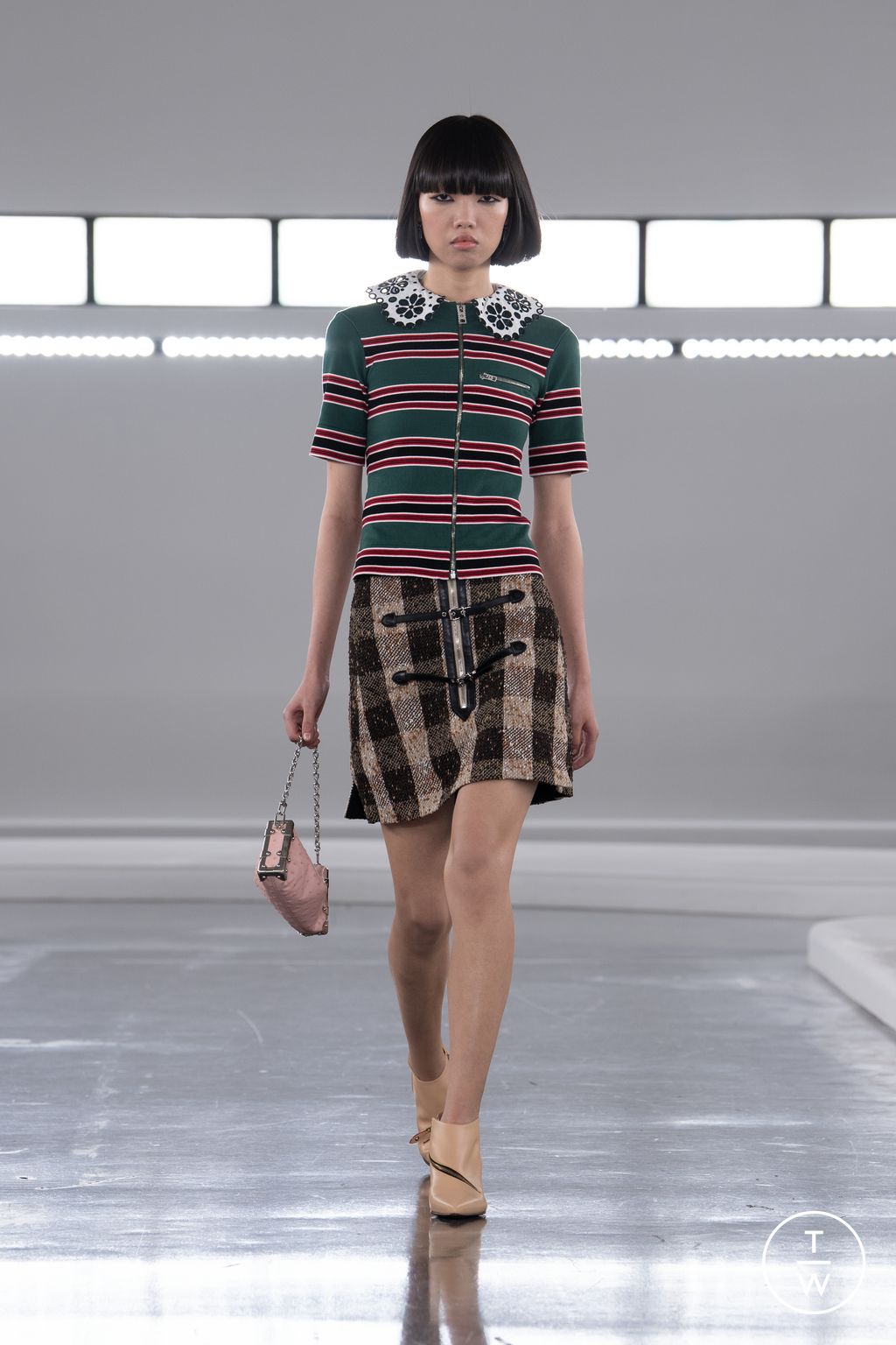 Fashion Week Paris Pre-Fall 2024 look 18 from the Louis Vuitton collection 女装