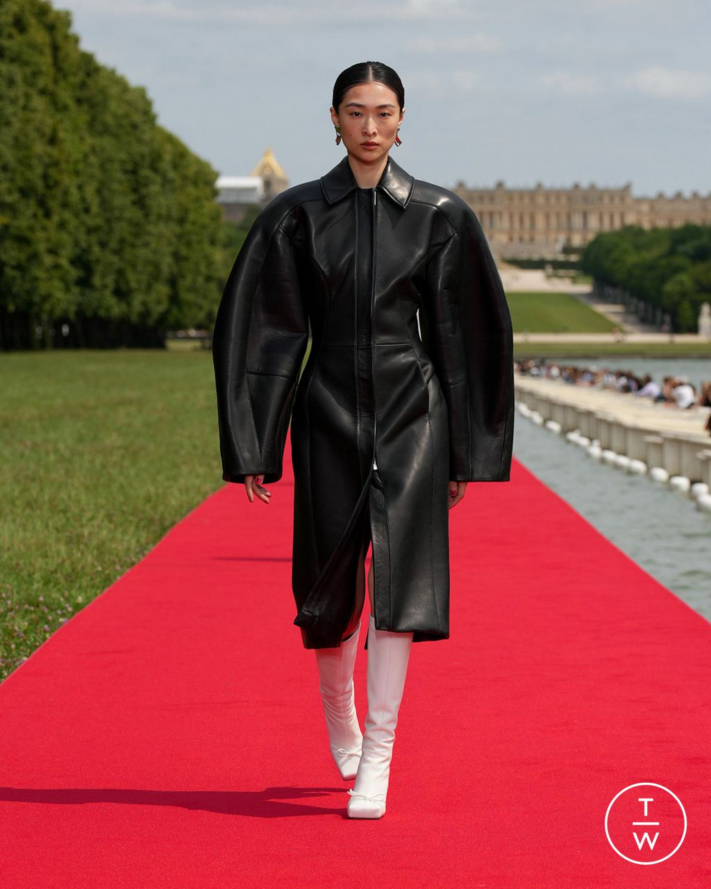 Fashion Week Paris Fall/Winter 2023 look 18 from the Jacquemus collection 女装