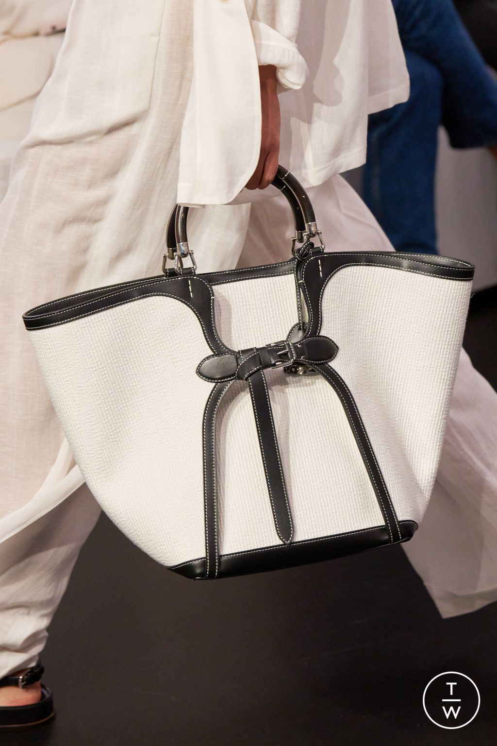 Fashion Week New York Spring/Summer 2026 look 19 de la collection Ralph Lauren womenswear accessories