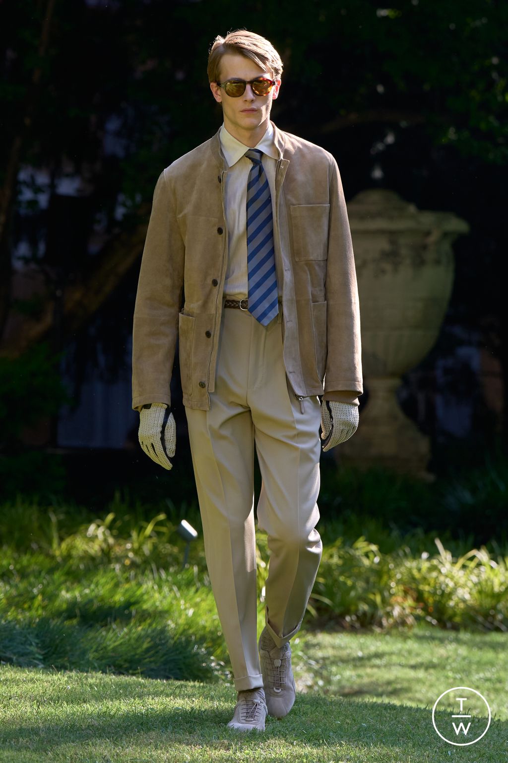 Fashion Week Milan Spring/Summer 2026 look 19 from the Dunhill collection menswear