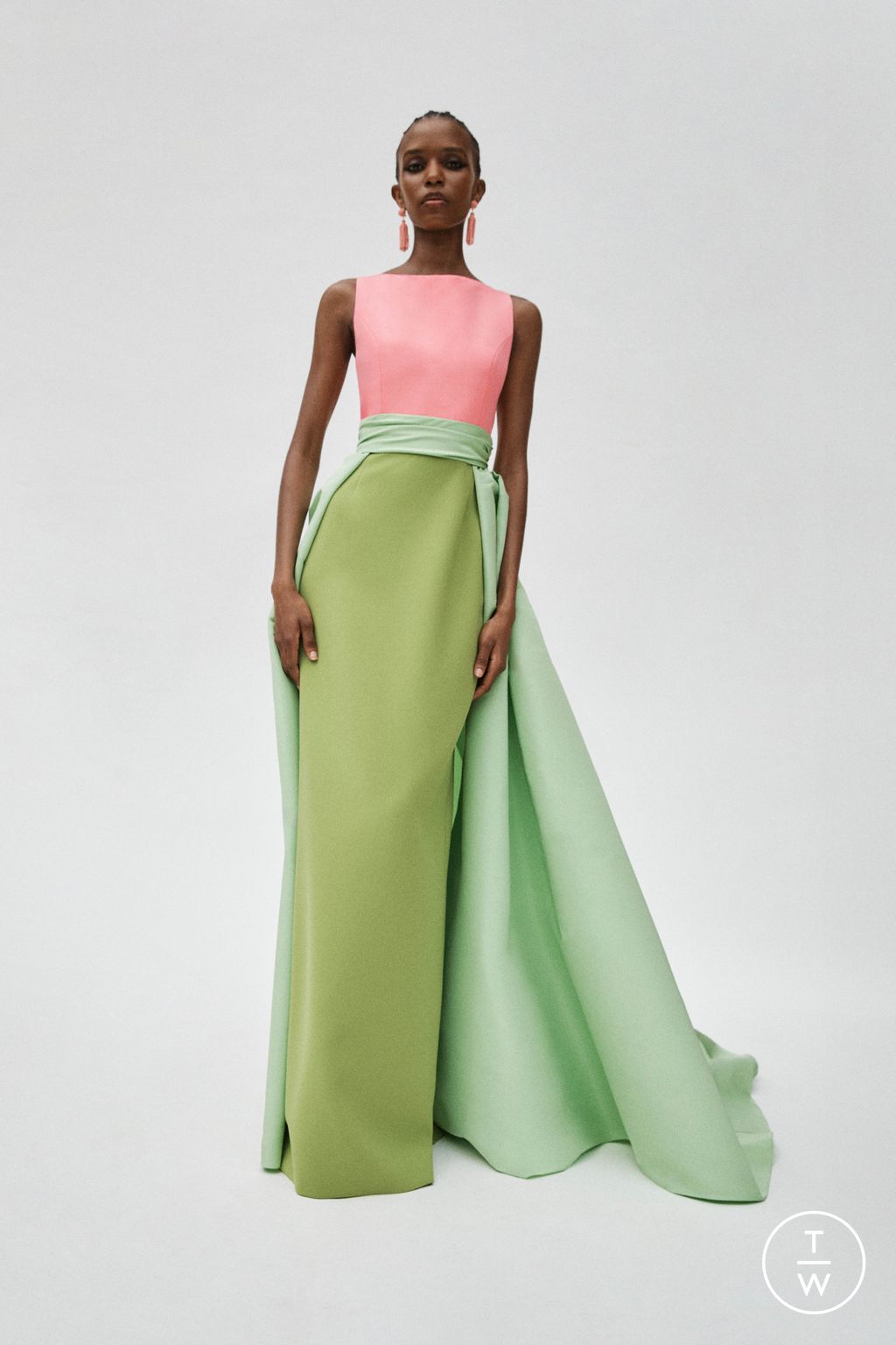 Fashion Week New York Resort 2026 look 19 from the Carolina Herrera collection womenswear