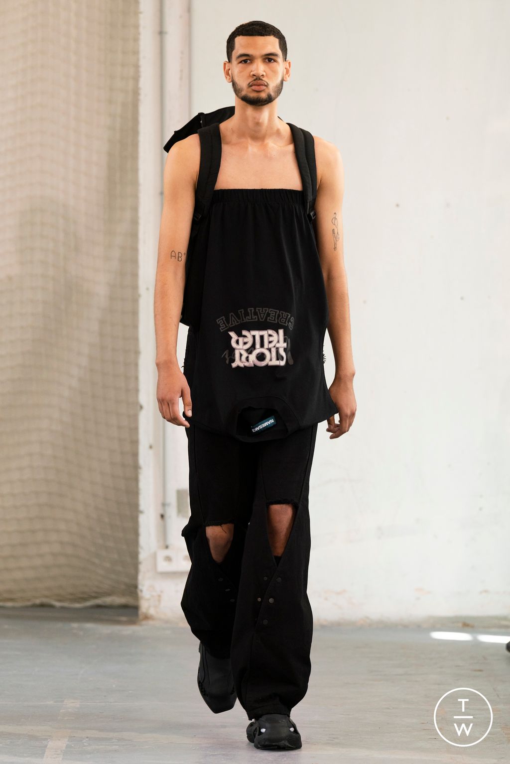 Fashion Week Paris Spring/Summer 2023 look 19 de la collection Namesake menswear