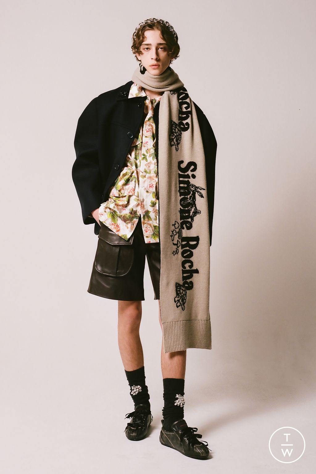 Fashion Week London Fall/Winter 2025 look 19 from the Simone Rocha collection menswear