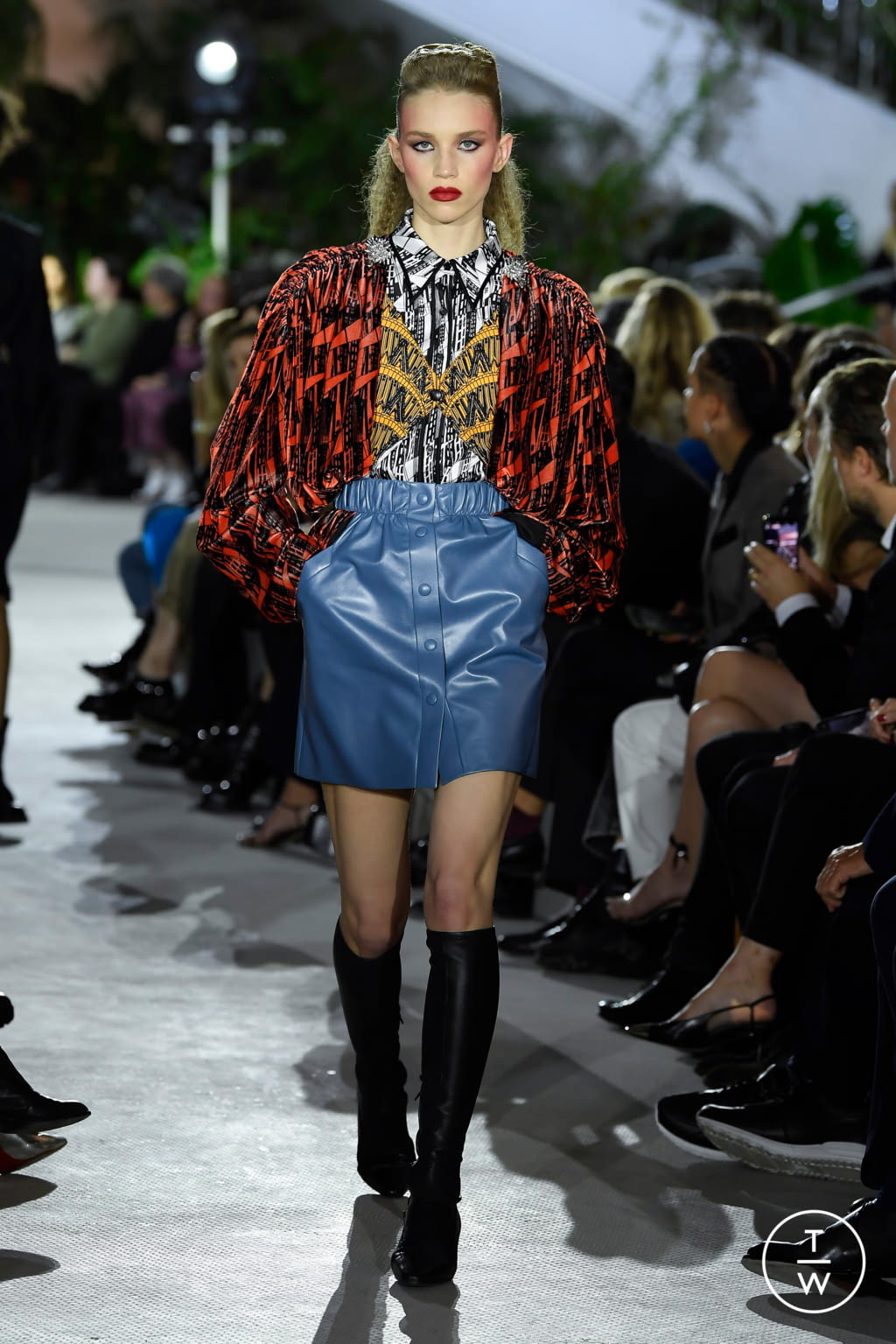 Fashion Week Paris Resort 2020 look 19 from the Louis Vuitton collection 女装