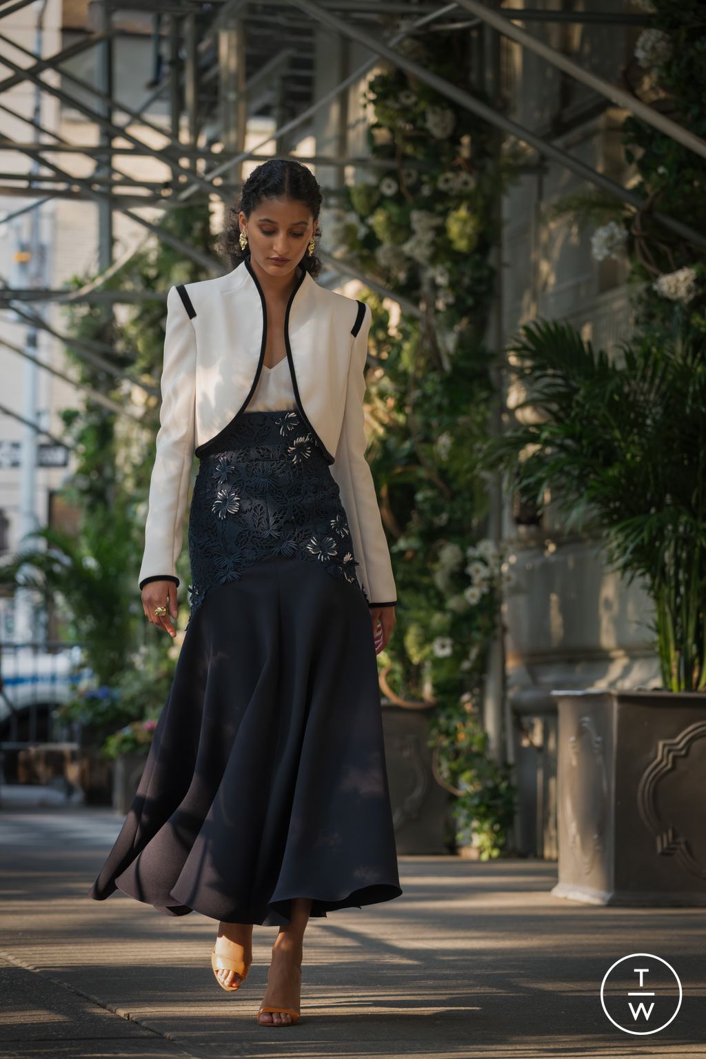 Fashion Week New York Resort 2026 look 1 from the Bibhu Mohapatra collection 女装