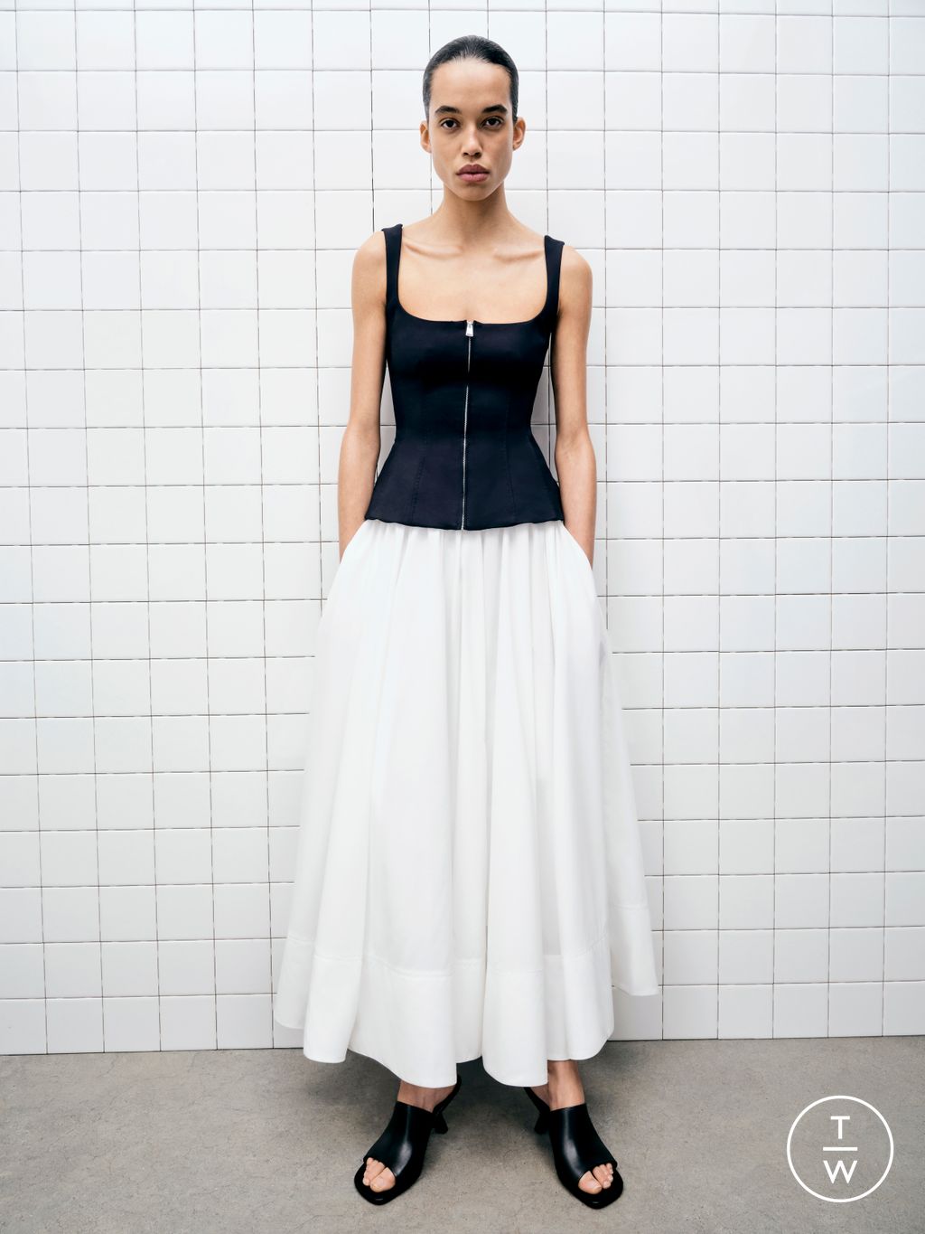 Fashion Week New York Pre-Fall 2025 look 2 from the Simkhai collection womenswear