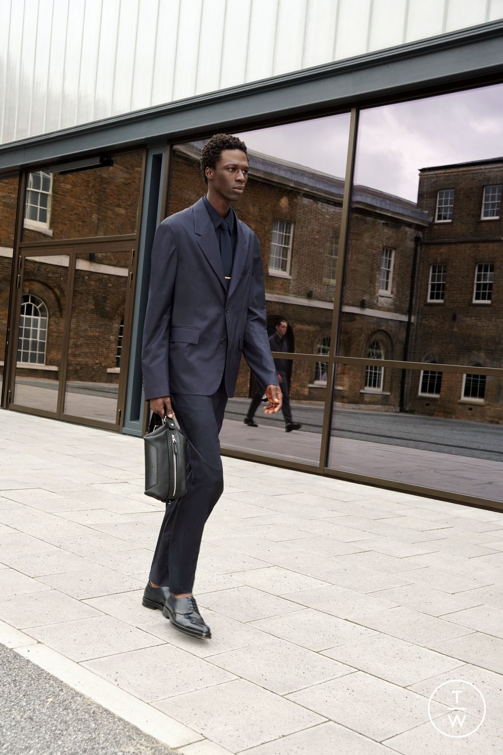 Fashion Week London Spring/Summer 2023 look 2 from the Dunhill collection menswear