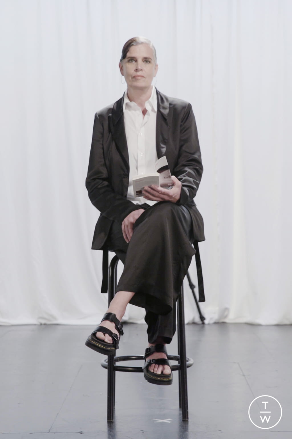Fashion Week Paris Spring/Summer 2021 look 2 from the Louis Gabriel Nouchi collection 男装