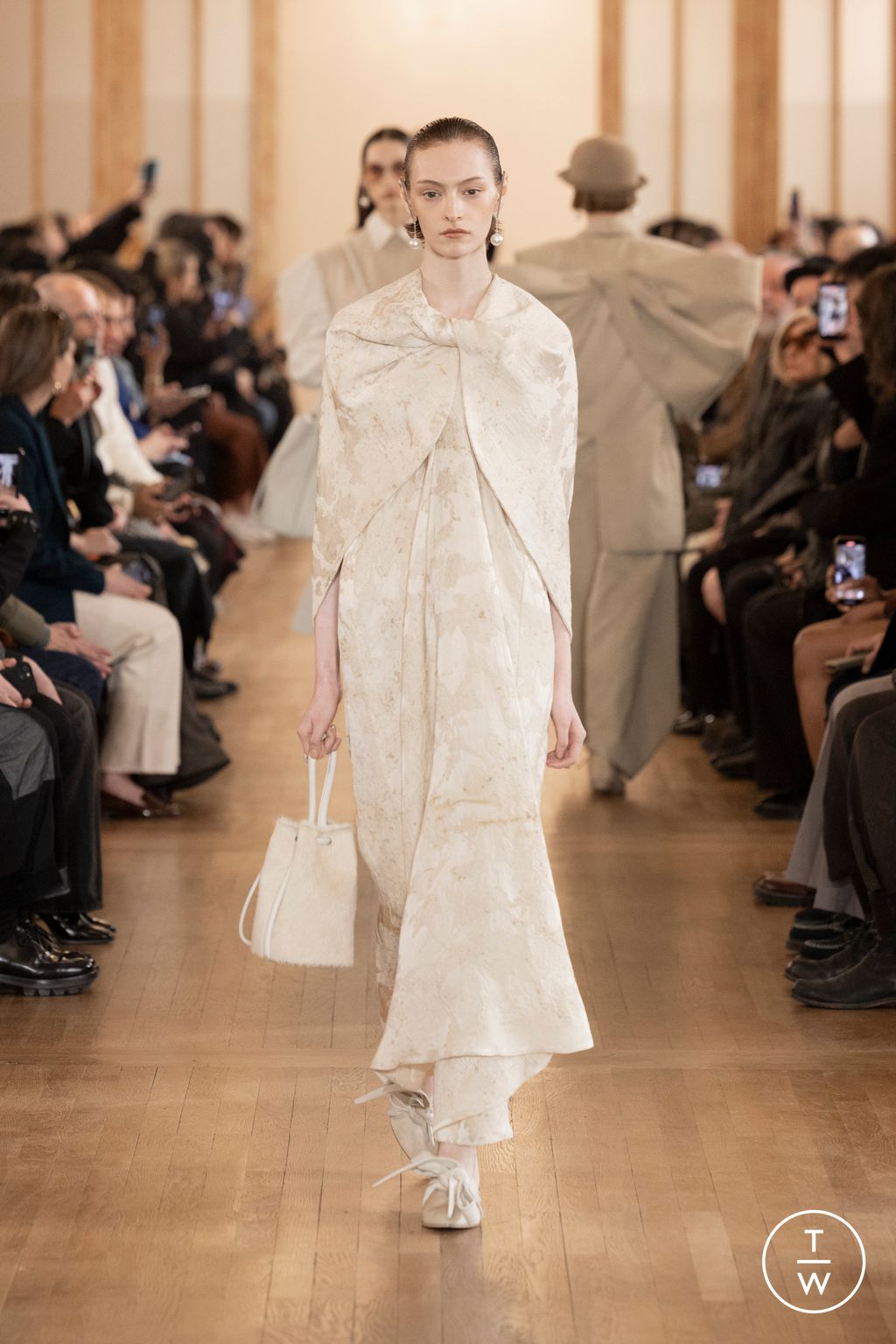 Fashion Week Paris Fall/Winter 2026 look 2 from the Uma Wang collection 女装