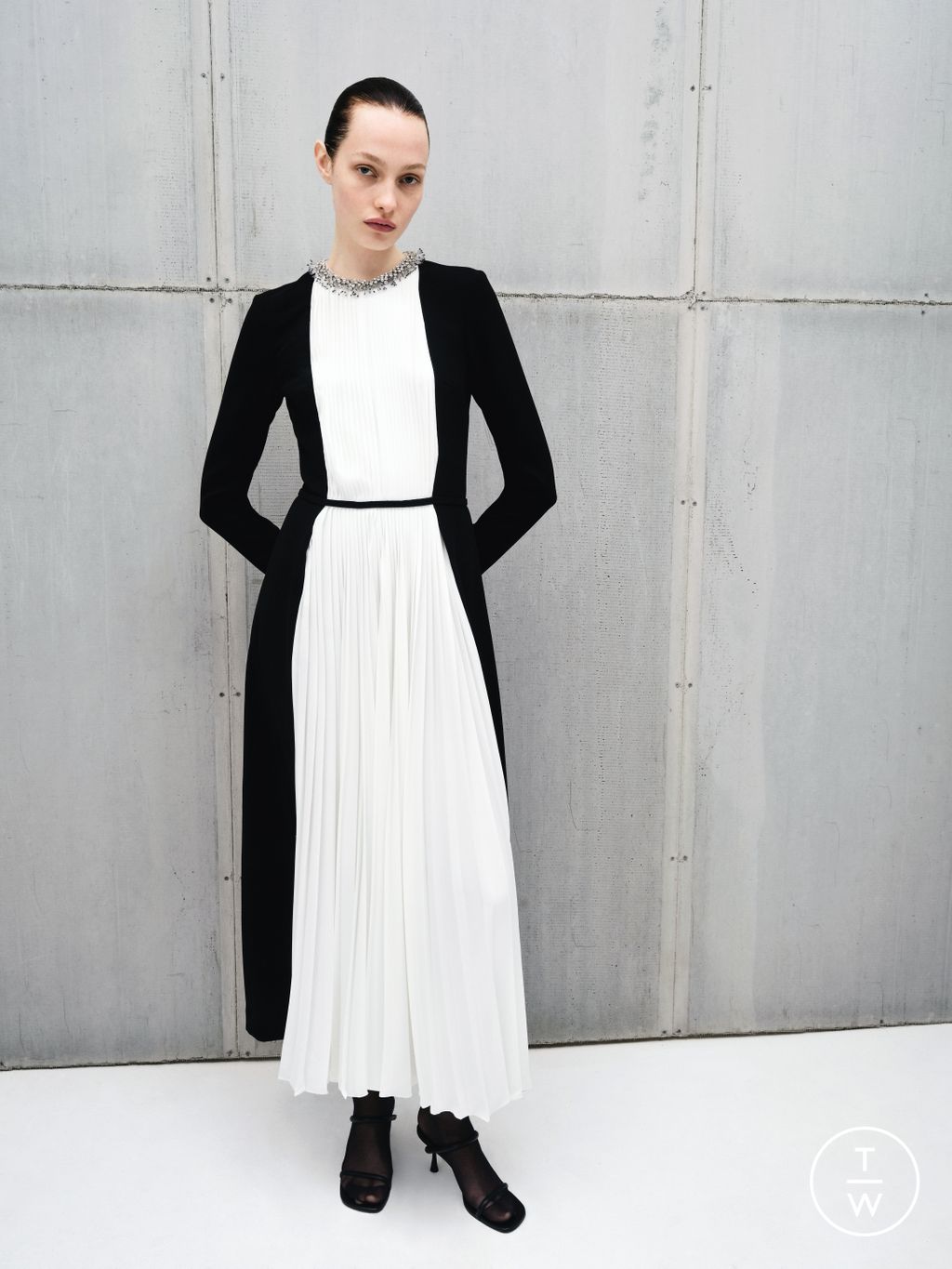 Fashion Week New York Pre-Fall 2025 look 20 de la collection Simkhai womenswear