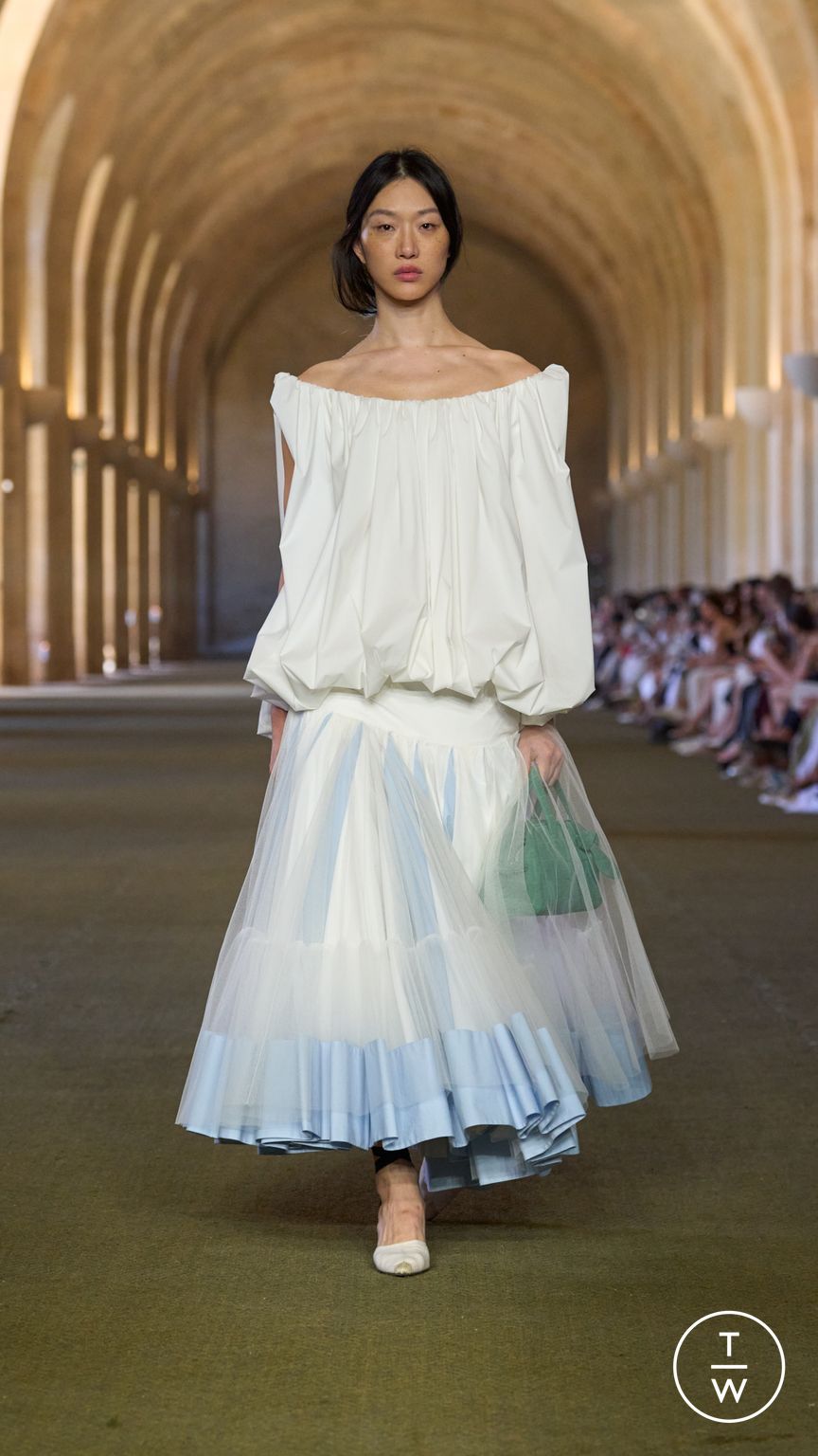 Fashion Week Paris Spring/Summer 2026 look 20 from the Jacquemus collection menswear