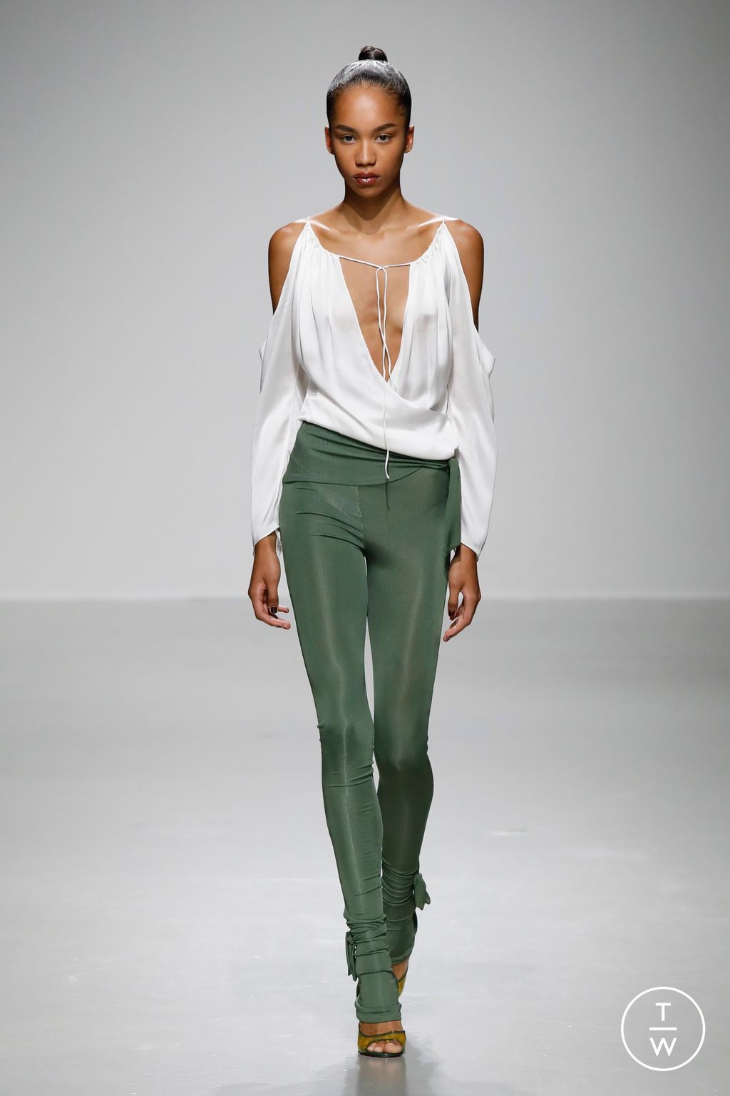 Fashion Week Paris Spring/Summer 2024 look 20 de la collection Atlein womenswear