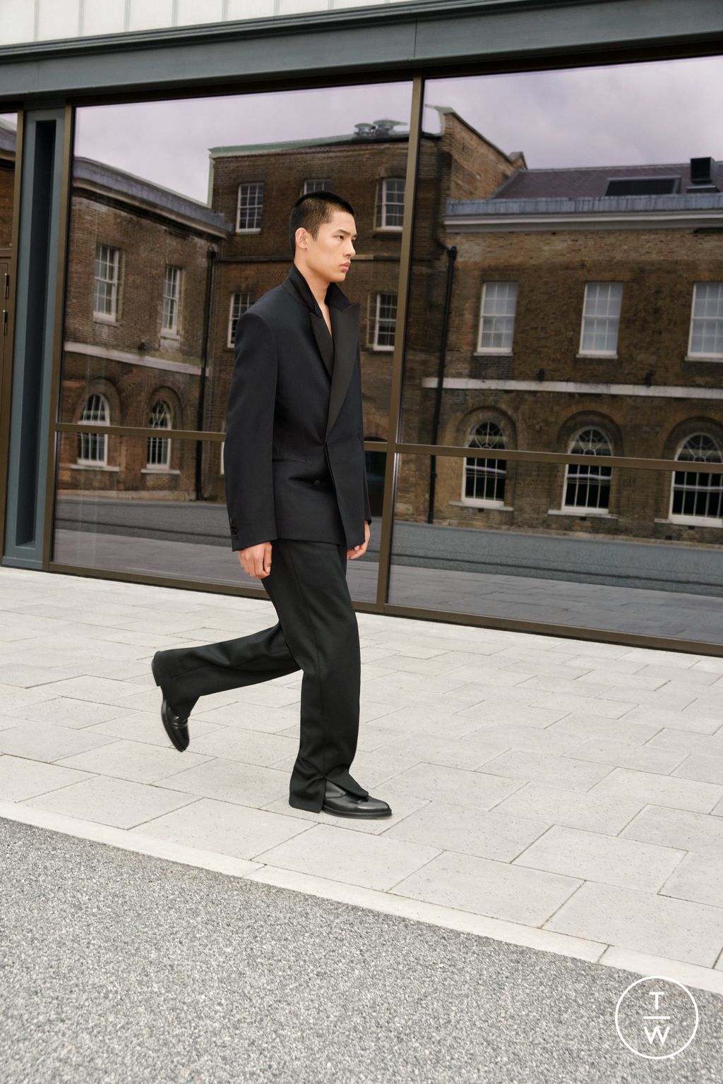 Fashion Week London Spring/Summer 2023 look 20 from the Dunhill collection menswear