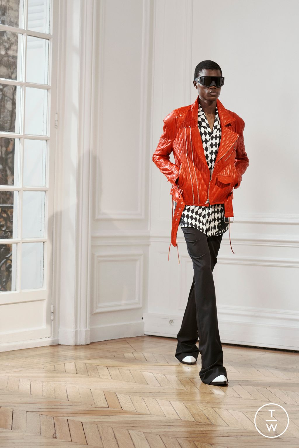Fashion Week Paris Pre-Fall 2024 look 20 from the Balmain collection menswear