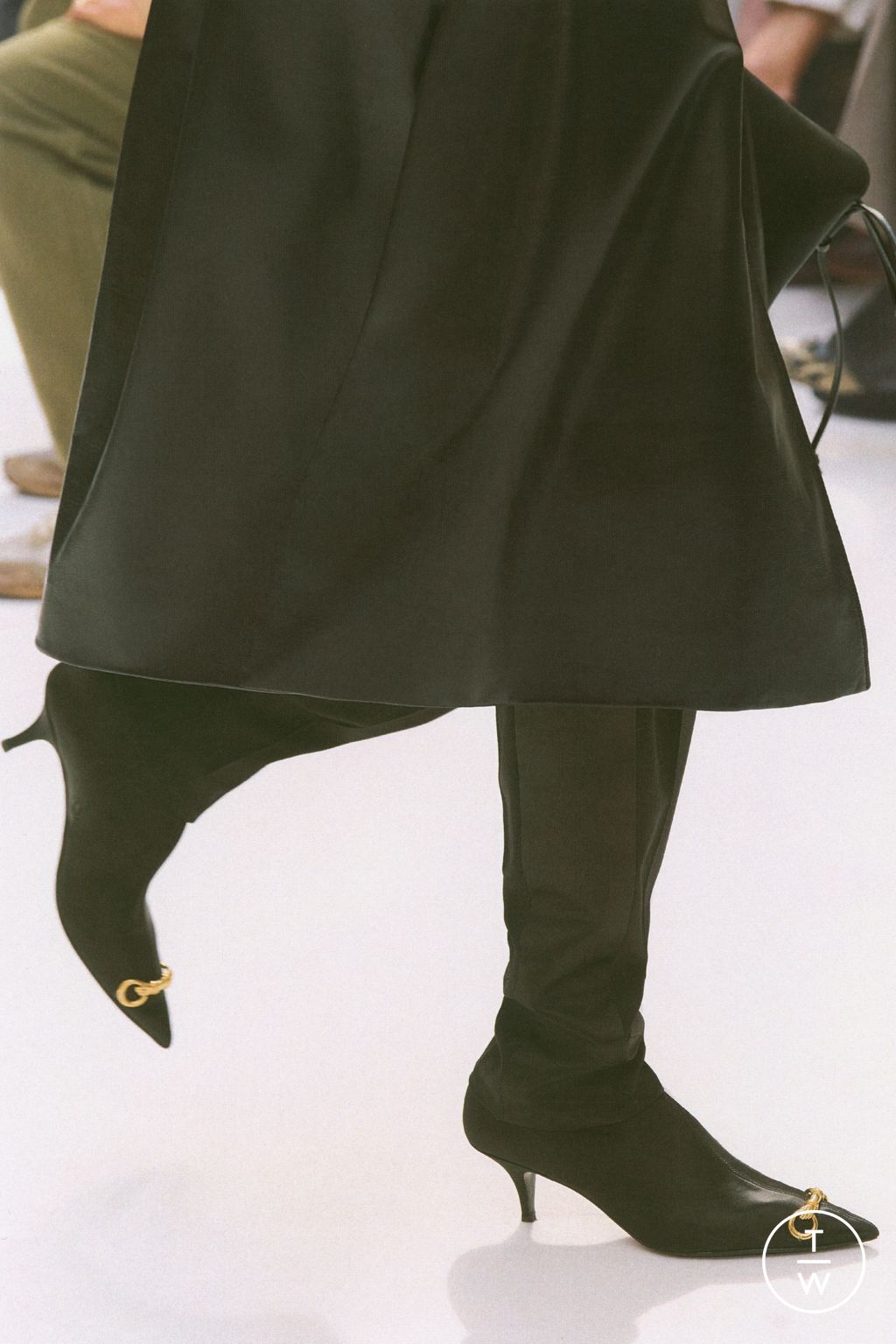 Fashion Week Paris Fall/Winter 2026 look 30 from the Celine collection womenswear accessories