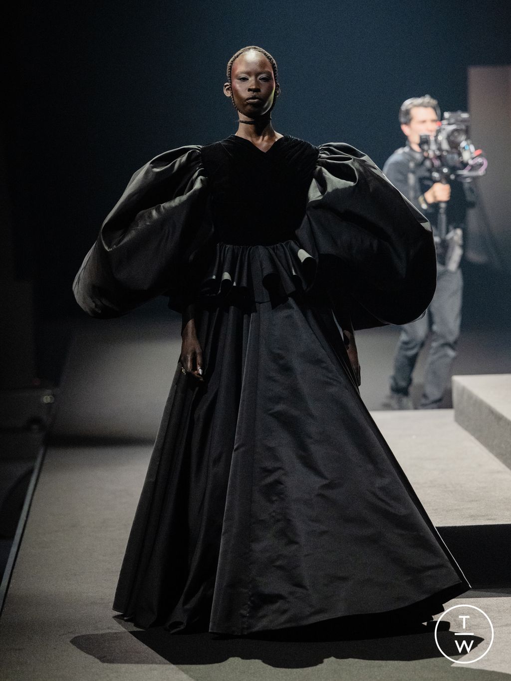 Fashion Week Paris Spring/Summer 2026 look 20 from the Viktor & Rolf collection couture