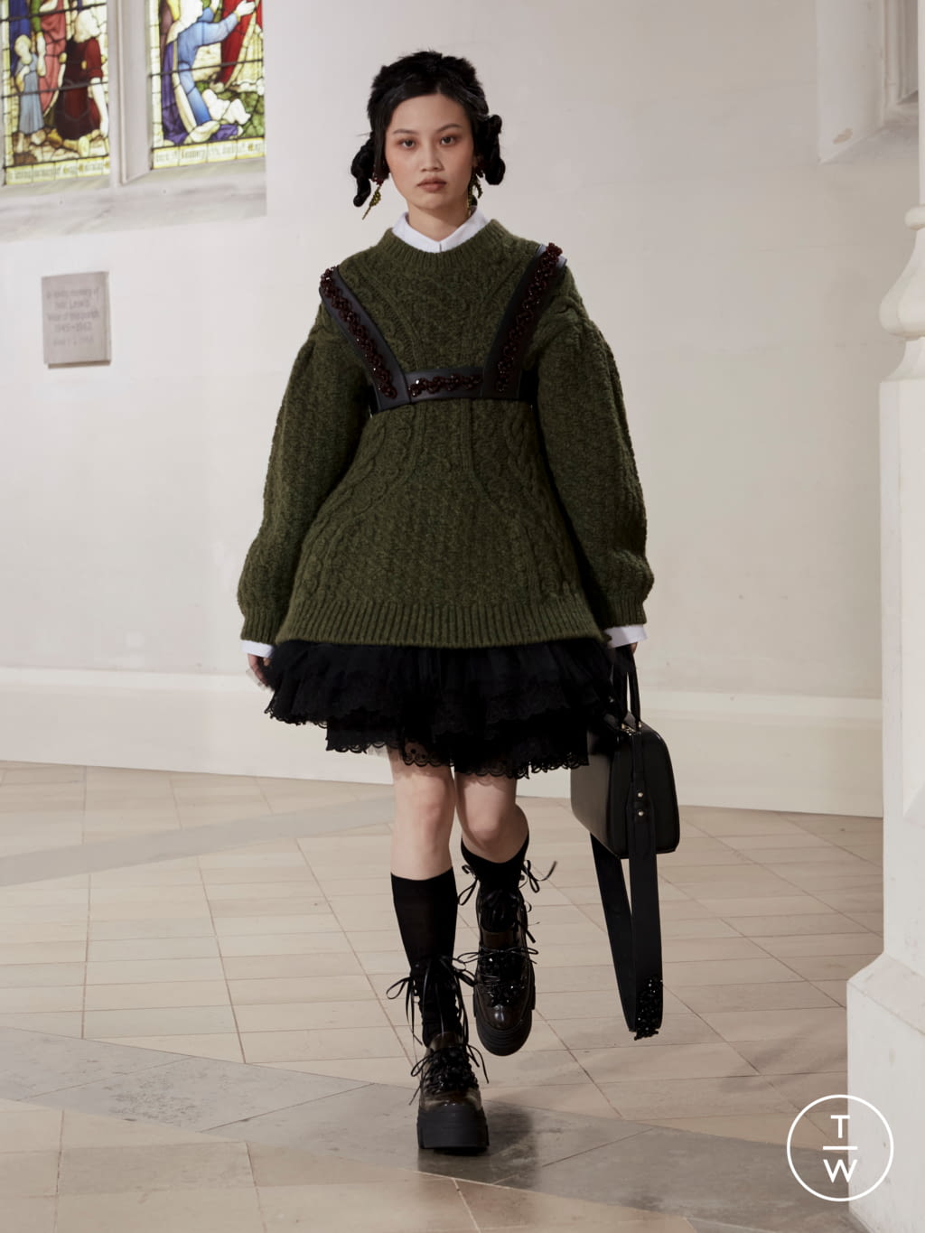 Fashion Week London Fall/Winter 2021 look 21 from the Simone Rocha collection womenswear