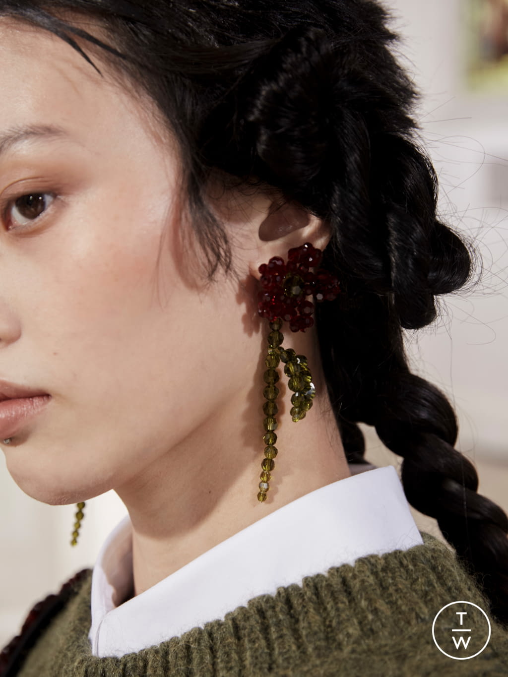 Fashion Week London Fall/Winter 2021 look 15 from the Simone Rocha collection 女装配饰