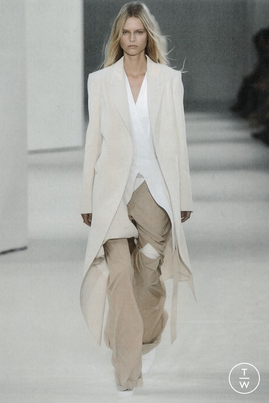 Fashion Week Paris Spring/Summer 2024 look 21 from the Heliot Emil collection womenswear
