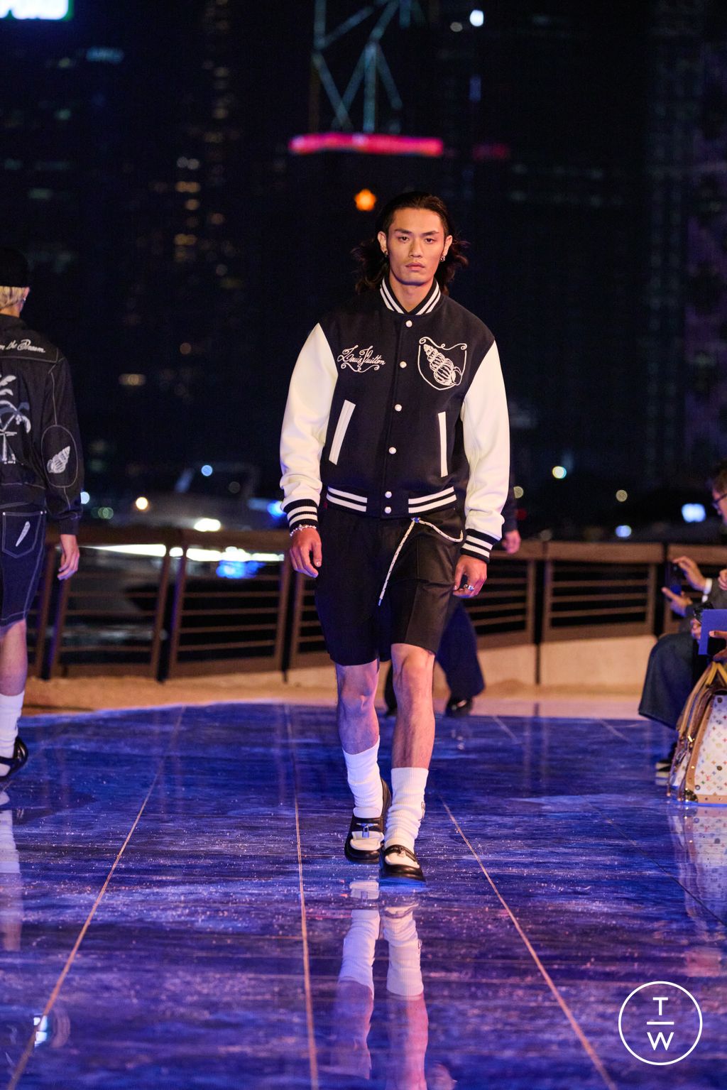 Fashion Week Paris Pre-Fall 2024 look 22 from the Louis Vuitton collection 男装