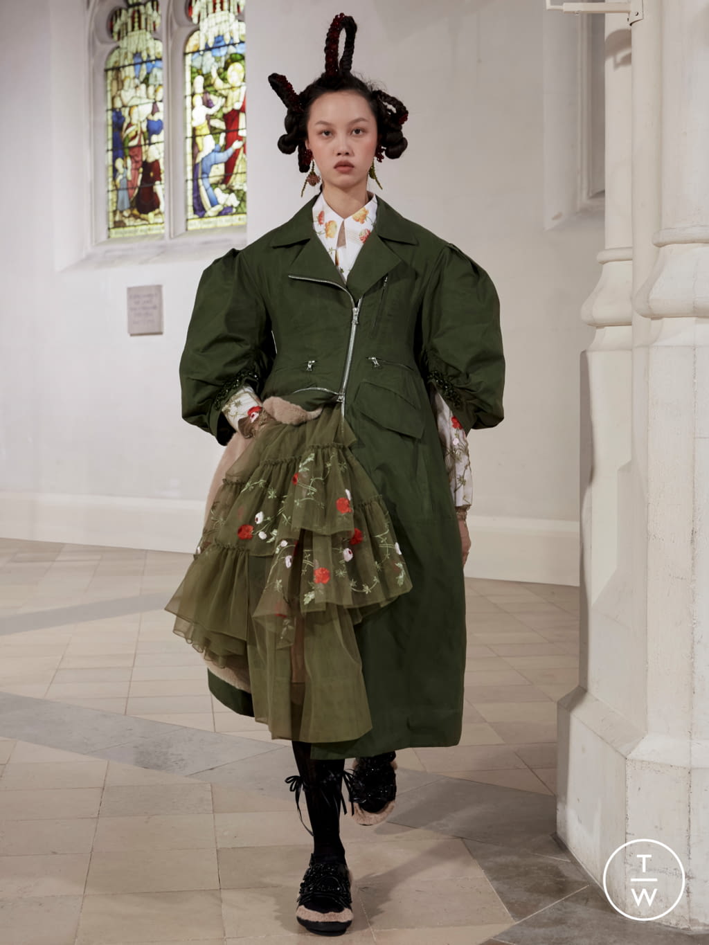 Fashion Week London Fall/Winter 2021 look 22 from the Simone Rocha collection 女装
