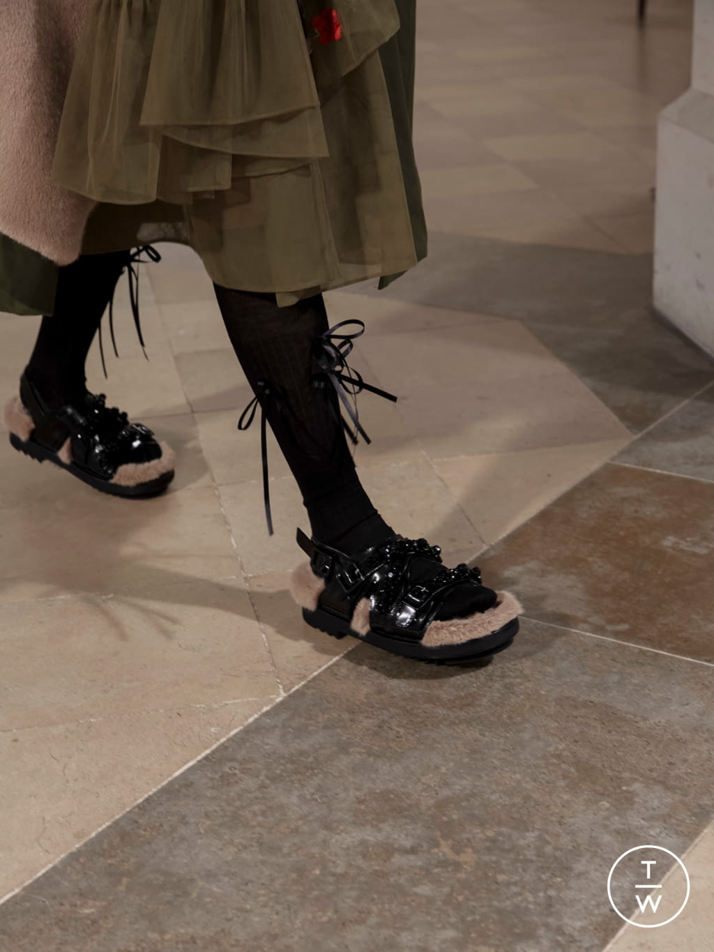 Fashion Week London Fall/Winter 2021 look 16 from the Simone Rocha collection womenswear accessories
