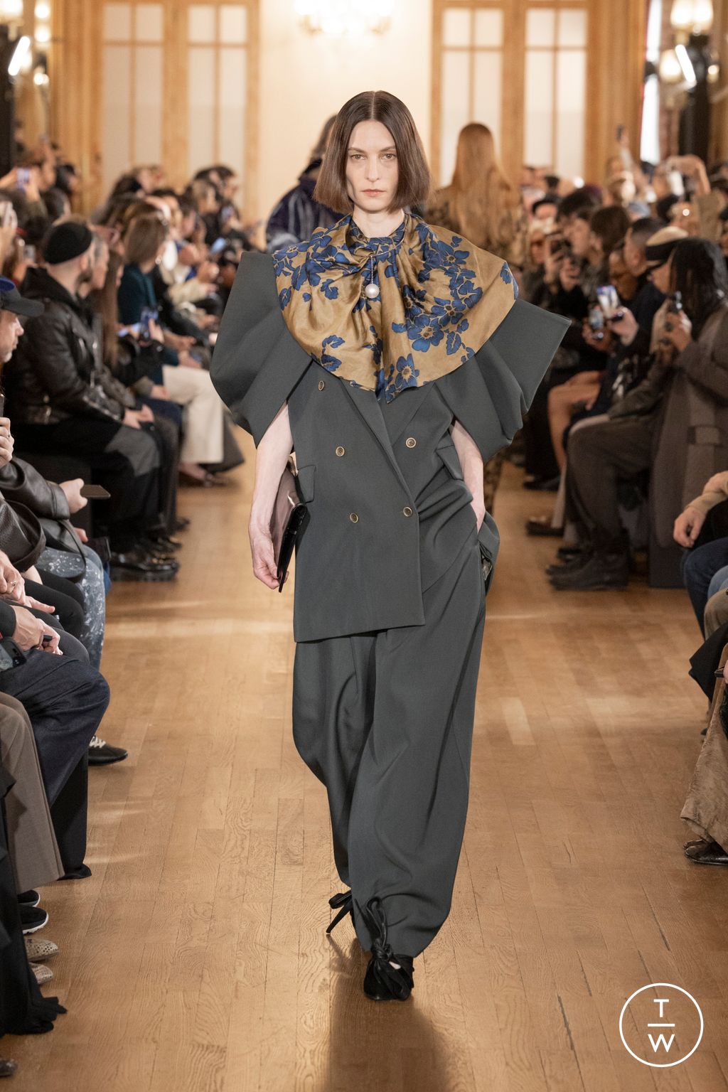 Fashion Week Paris Fall/Winter 2026 look 22 from the Uma Wang collection 女装