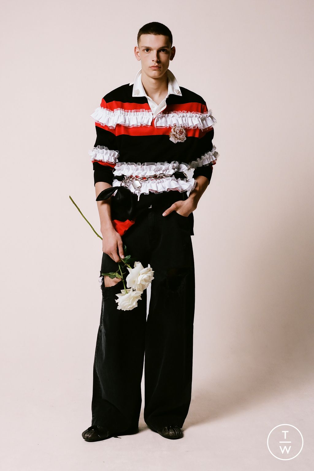 Fashion Week London Fall/Winter 2025 look 22 from the Simone Rocha collection menswear