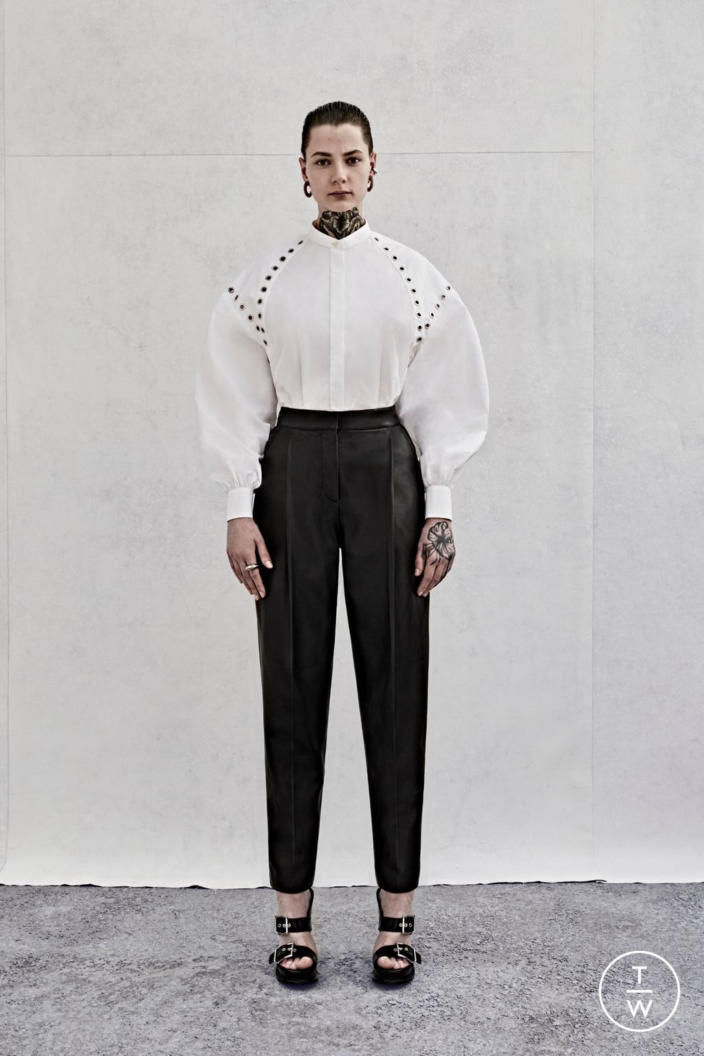Fashion Week London Resort 2023 look 22 from the Alexander McQueen collection 女装