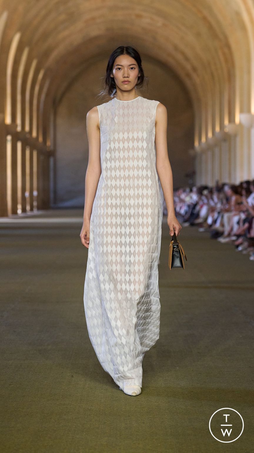 Fashion Week Paris Spring/Summer 2026 look 22 from the Jacquemus collection menswear