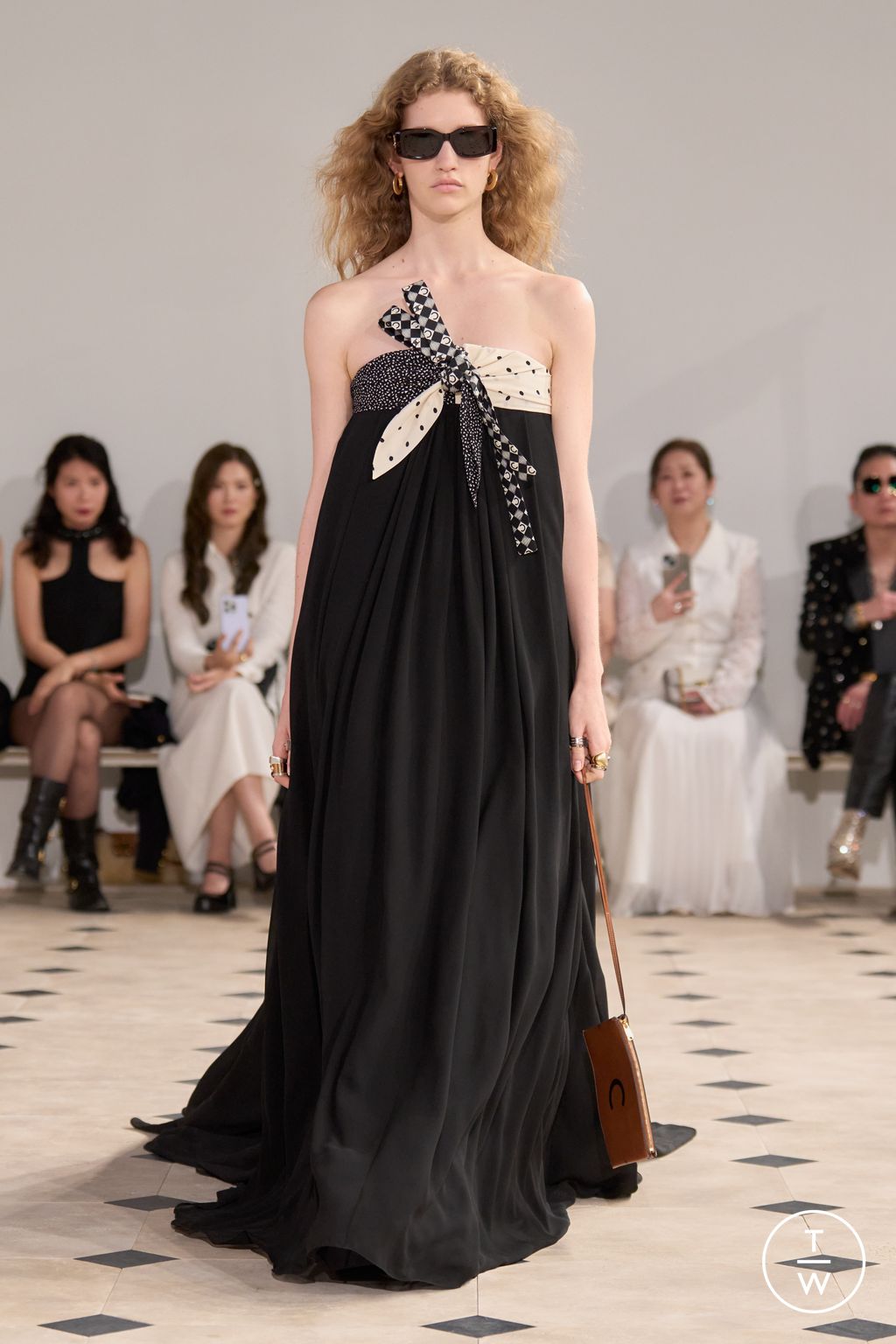 Fashion Week Paris Spring/Summer 2026 look 22 from the Celine collection menswear