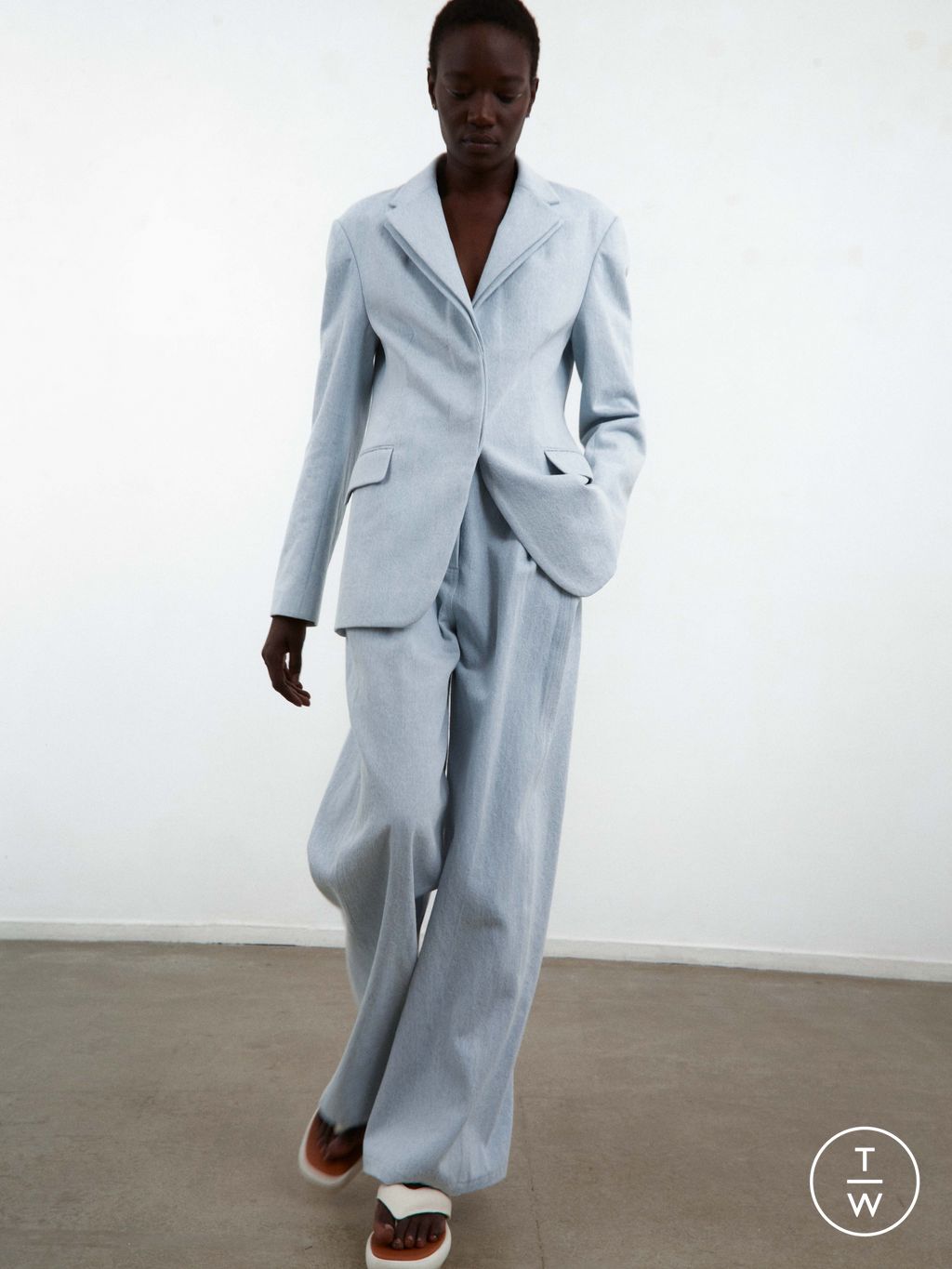 Fashion Week Paris Resort 2024 look 22 from the Dawei collection 女装