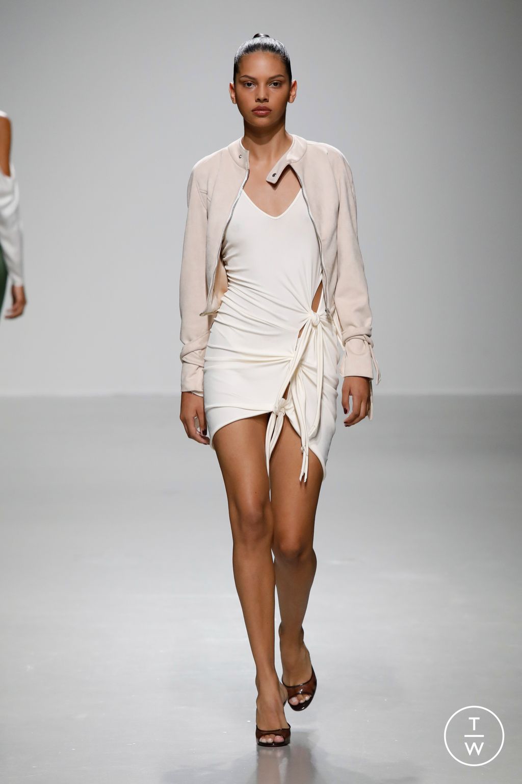 Fashion Week Paris Spring/Summer 2024 look 22 de la collection Atlein womenswear