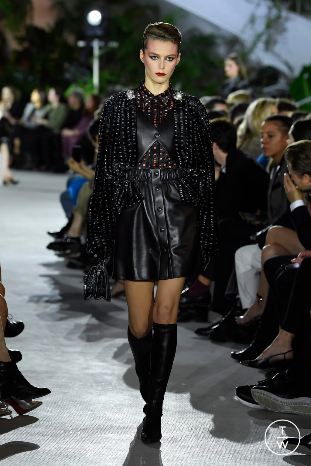 Fashion Week Paris Resort 2020 look 22 from the Louis Vuitton collection 女装
