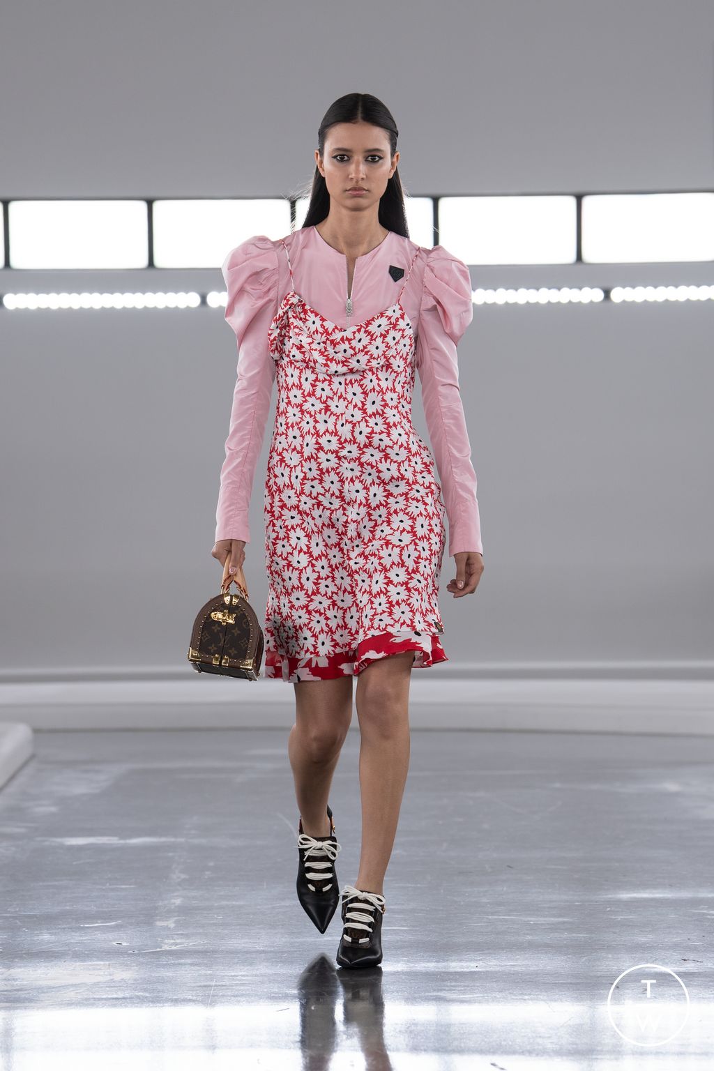 Fashion Week Paris Pre-Fall 2024 look 22 de la collection Louis Vuitton womenswear
