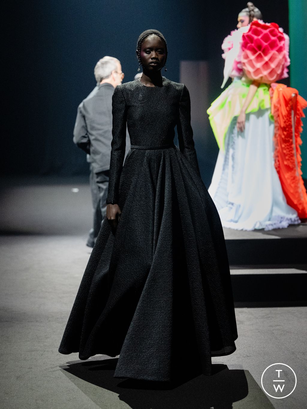 Fashion Week Paris Spring/Summer 2026 look 22 from the Viktor & Rolf collection couture