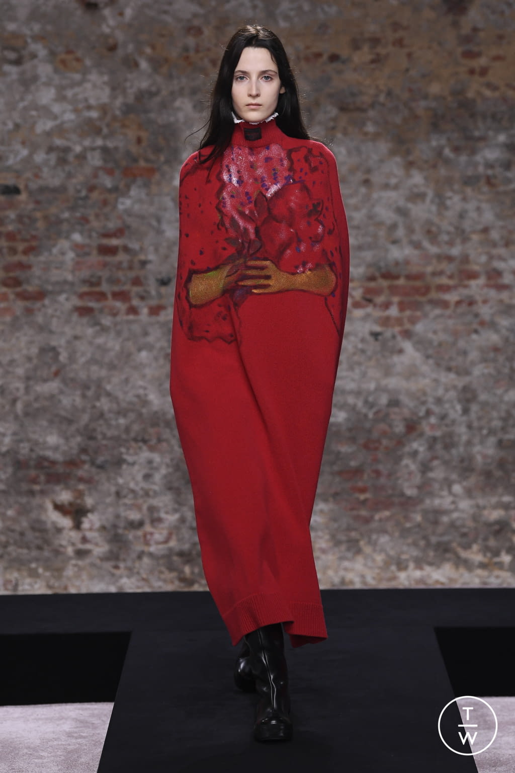 Fashion Week London Fall/Winter 2022 look 23 from the Raf Simons collection womenswear