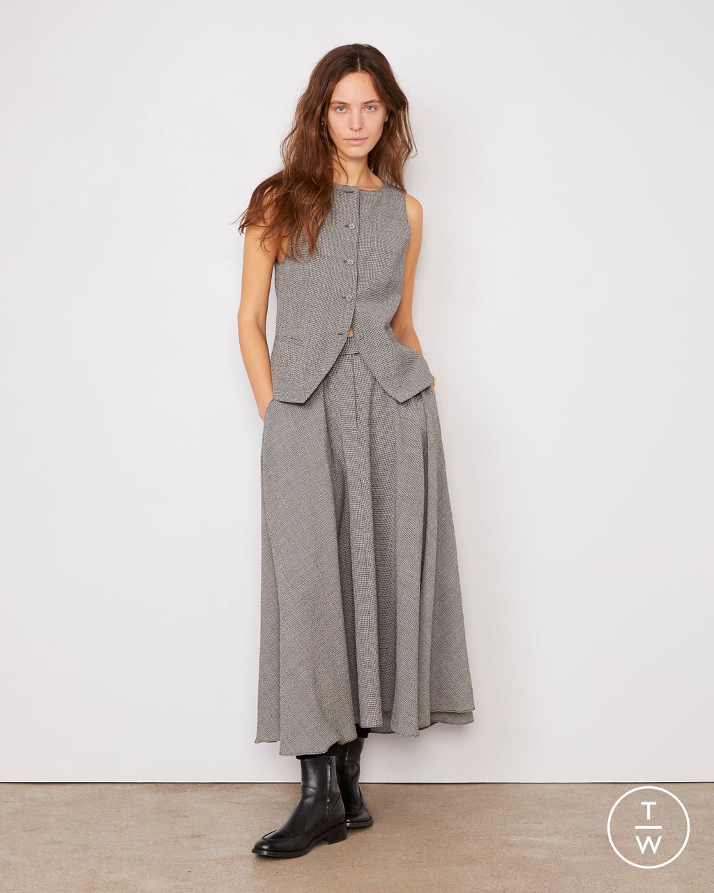 Fashion Week Paris Pre-Fall 2026 look 23 from the Officine Générale collection womenswear