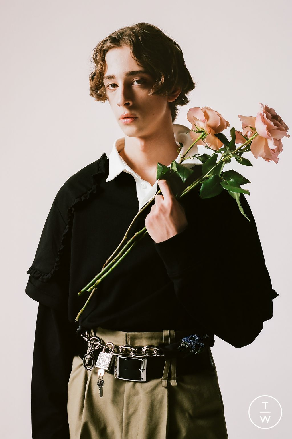 Fashion Week London Fall/Winter 2025 look 23 from the Simone Rocha collection menswear