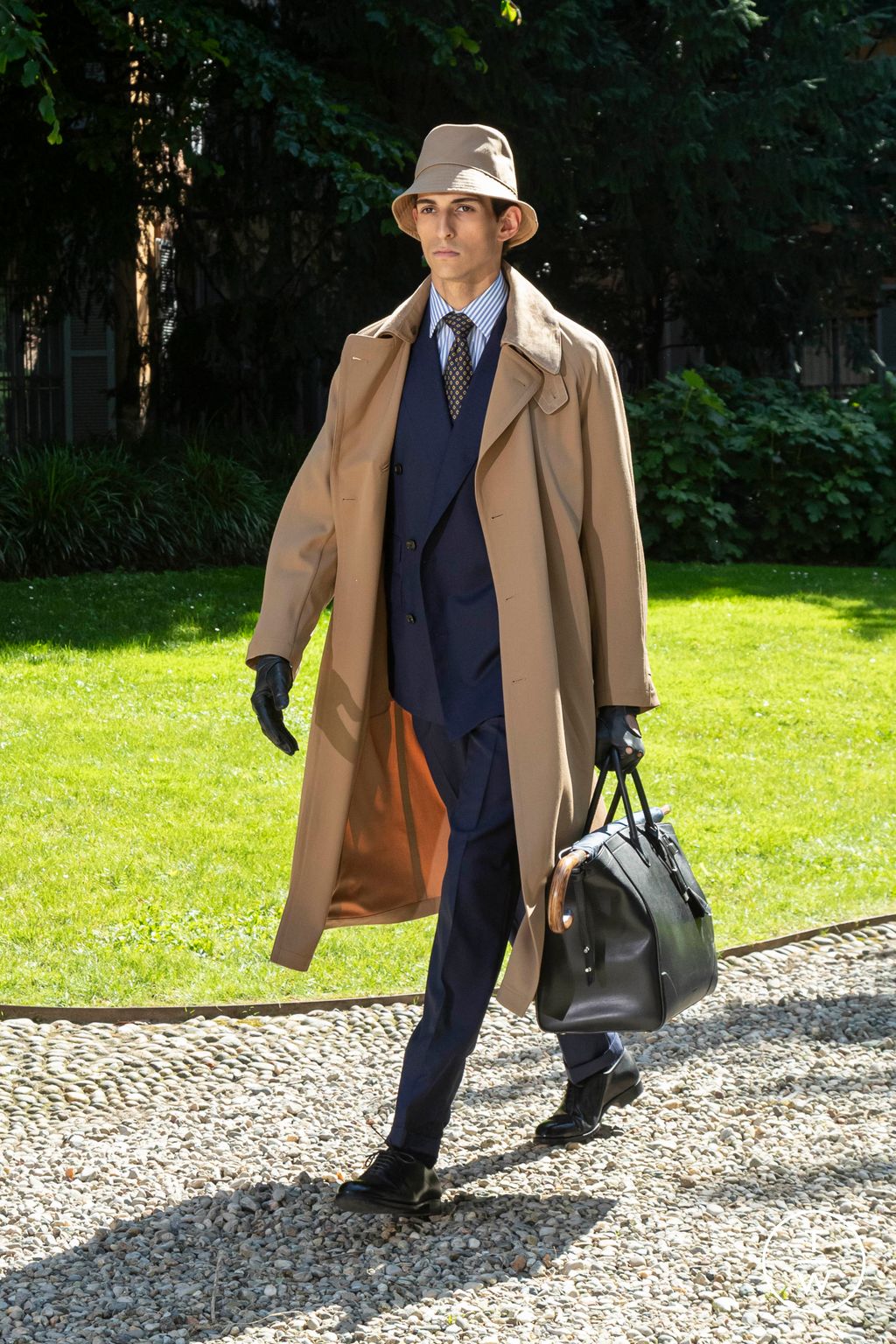 Fashion Week Milan Spring-Summer 2025 look 23 from the Dunhill collection menswear