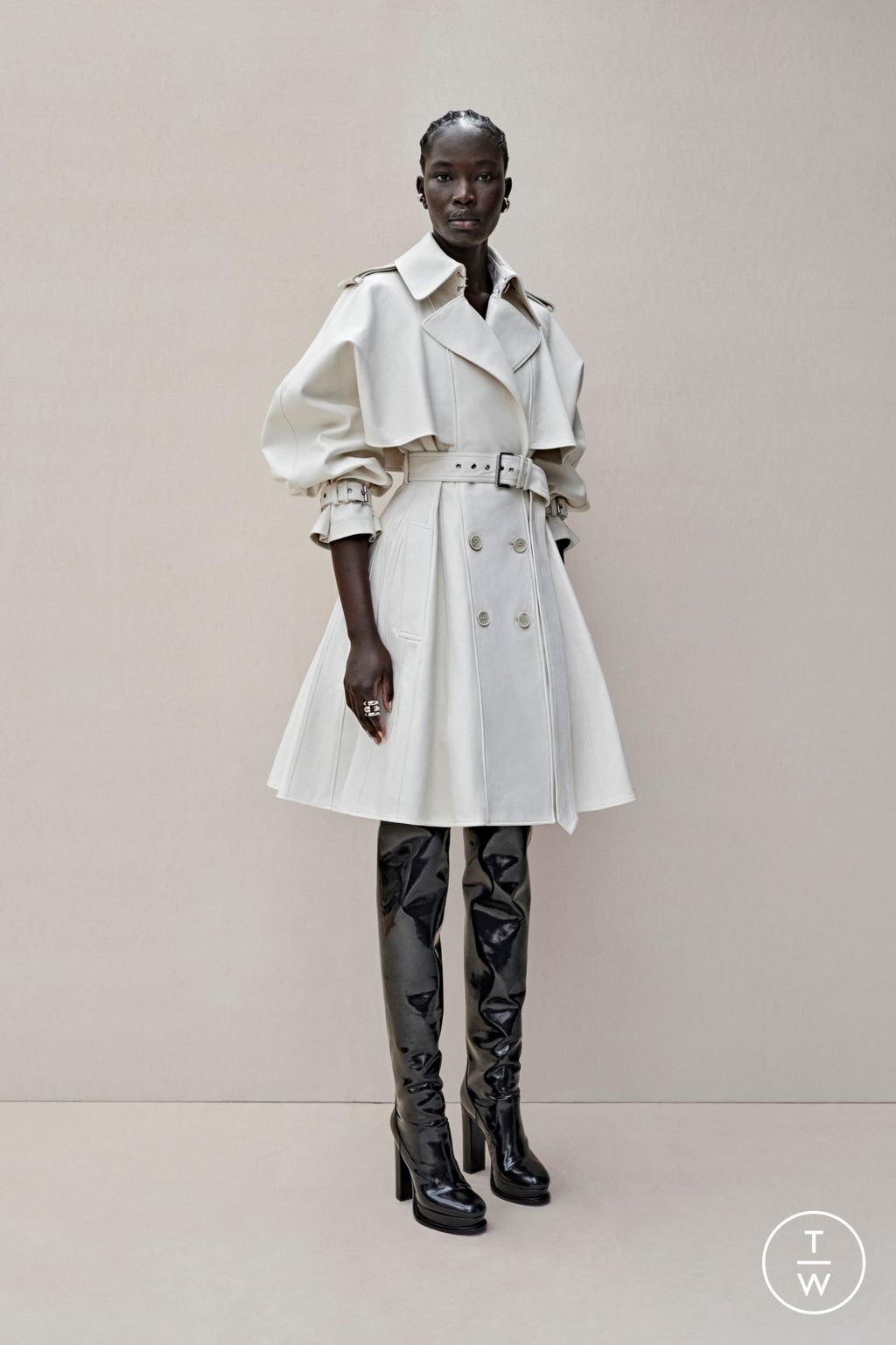 Fashion Week London Resort 2023 look 23 from the Alexander McQueen collection womenswear