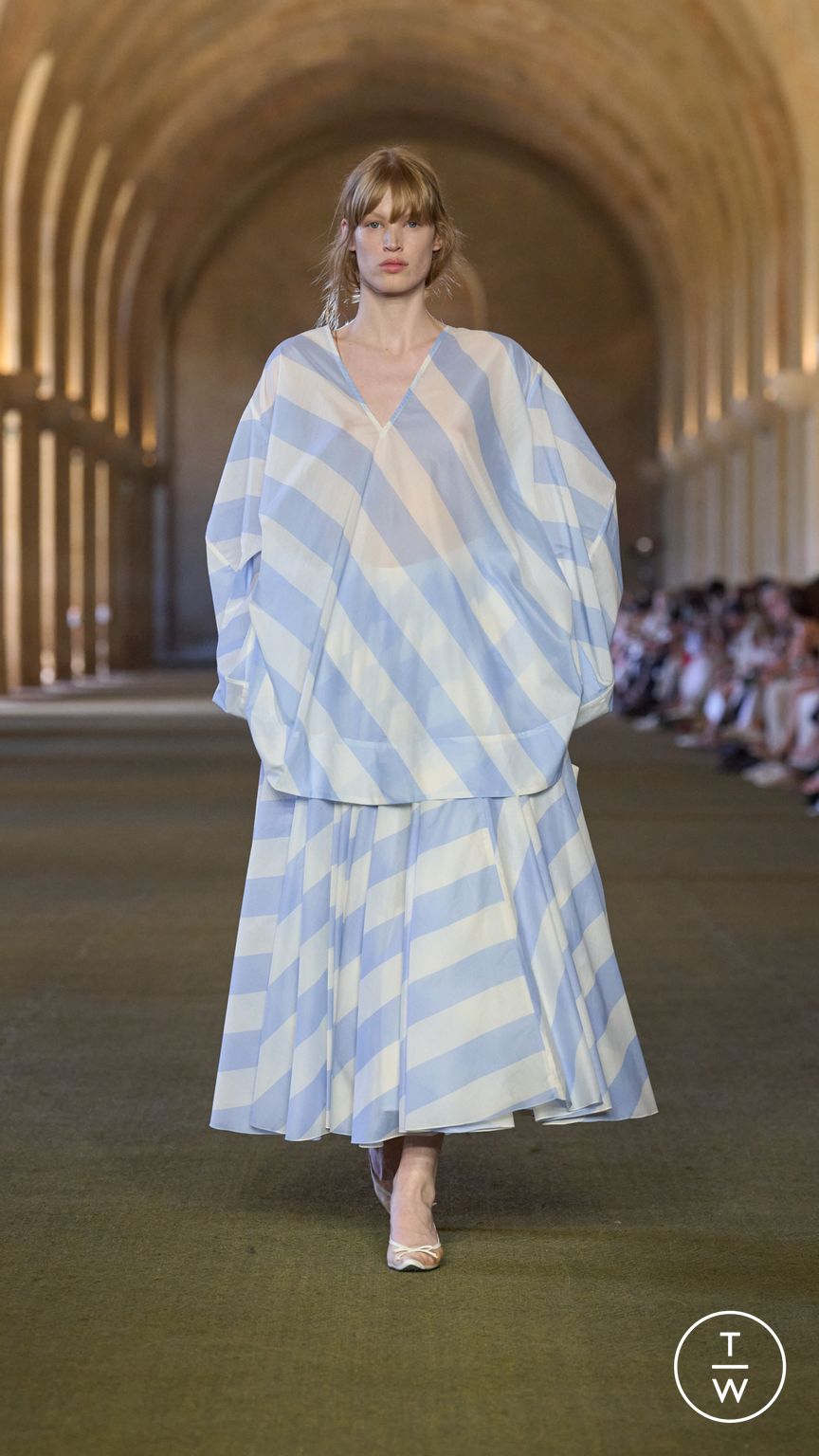 Fashion Week Paris Spring/Summer 2026 look 23 from the Jacquemus collection menswear
