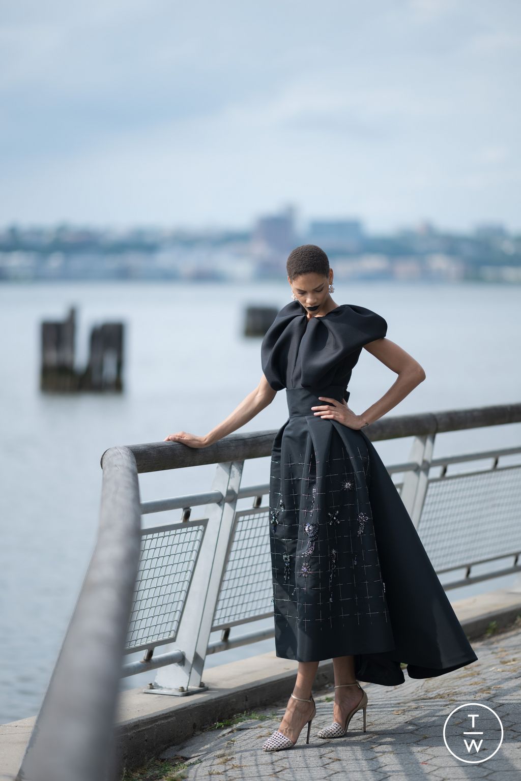 Fashion Week New York Resort 2025 look 23 from the Bibhu Mohapatra collection 女装