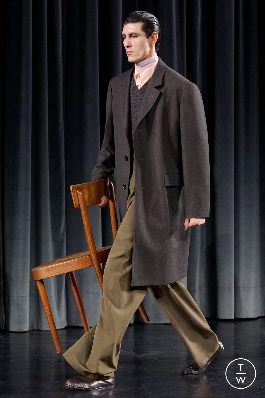 Fashion Week Paris Fall/Winter 2026 look 23 from the Lemaire collection menswear