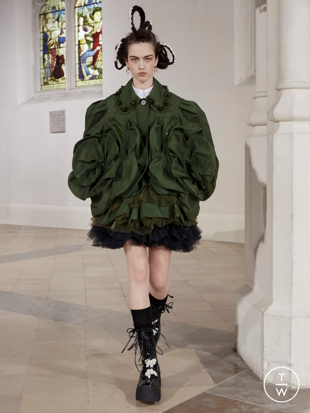 Fashion Week London Fall/Winter 2021 look 24 from the Simone Rocha collection 女装