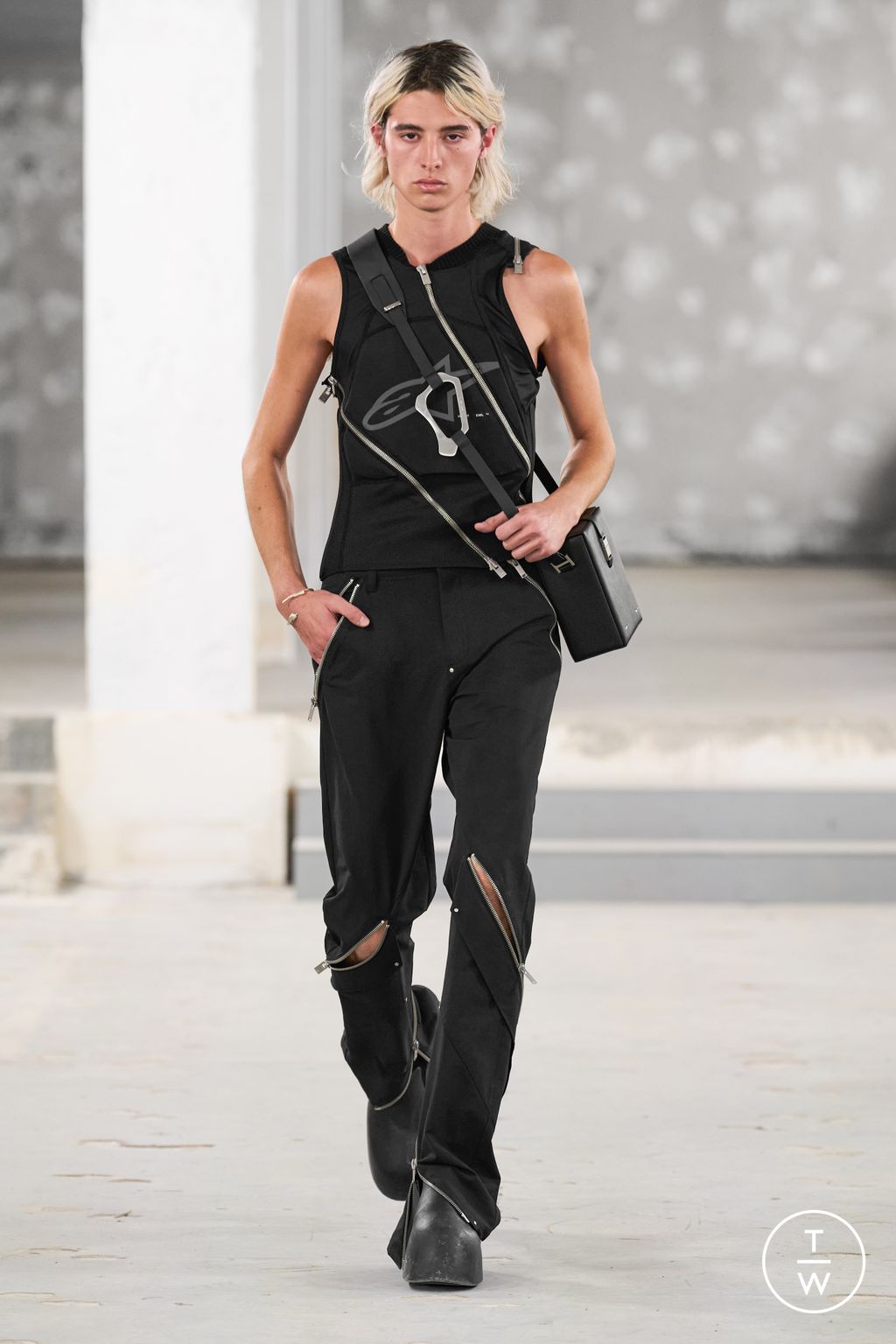Fashion Week Paris Spring/Summer 2023 look 24 from the Heliot Emil collection womenswear